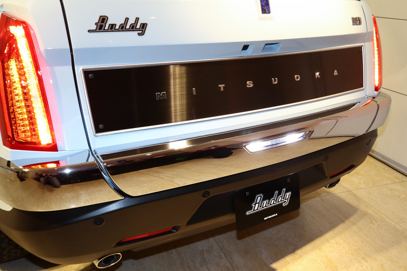 バックランプ、ブレーキ、ウインカーを点灯