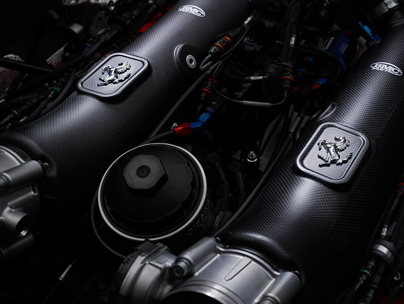 最高出力約700CVを発生するV型8気筒 ツインターボエンジン