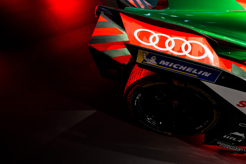 記者会見場に展示されていたAudi e-tron FE07