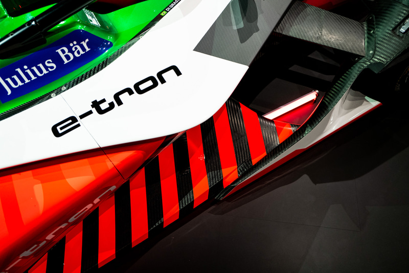 記者会見場に展示されていたAudi e-tron FE07