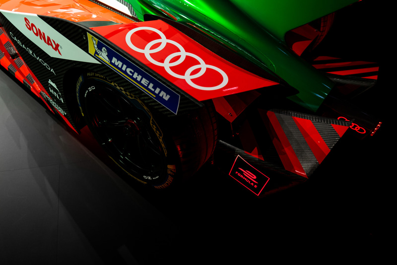 記者会見場に展示されていたAudi e-tron FE07