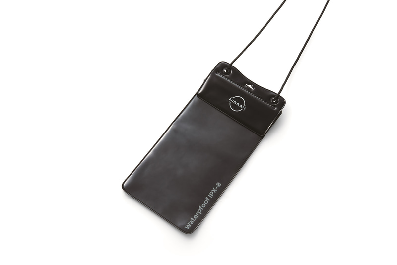 NISSAN 防水マルチケース：2200円