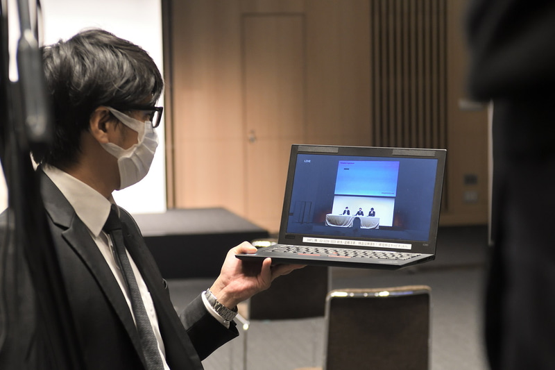 実際にYouTubeで配信される映像もパソコン上で確認する