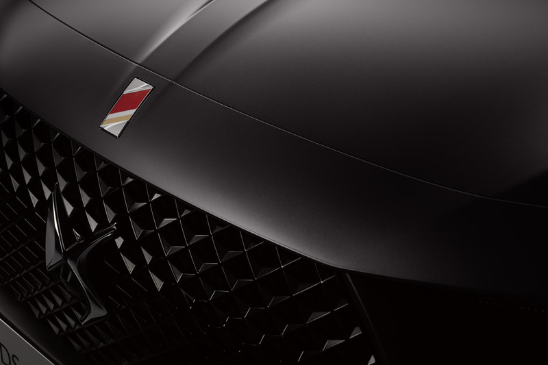 エクステリアのディティールを黒で統一