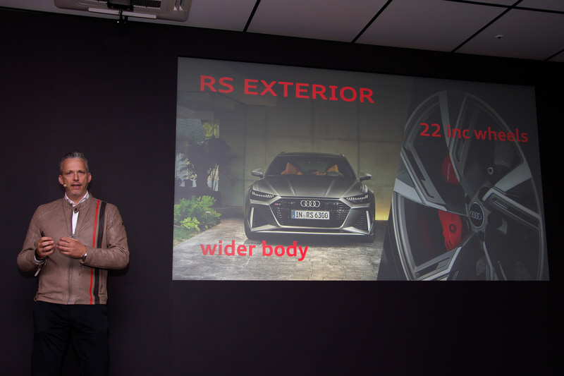 22インチホイール、ワイドなボディ