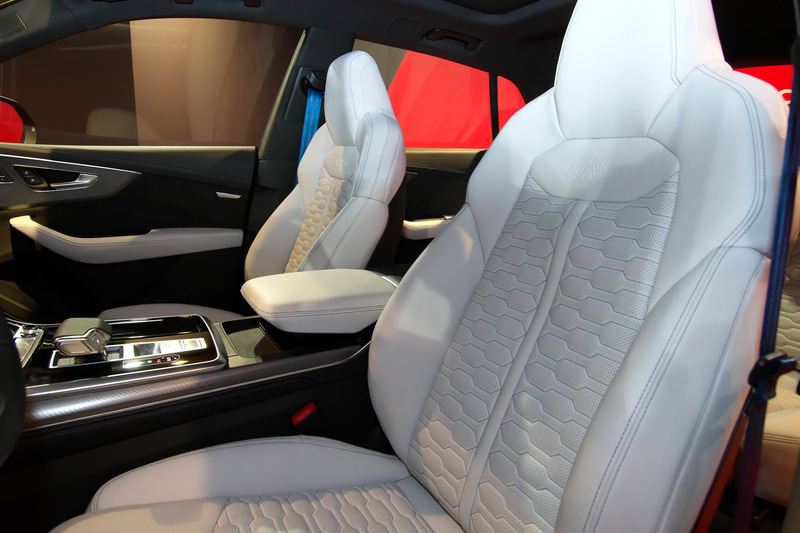 華やかな印象の内装