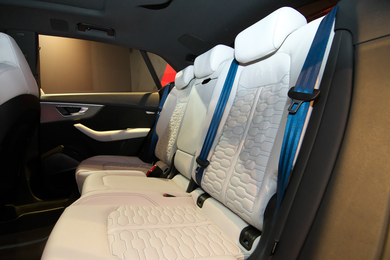 華やかな印象の内装