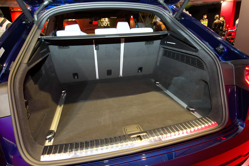 使い勝手のよさそうなラゲッジルーム