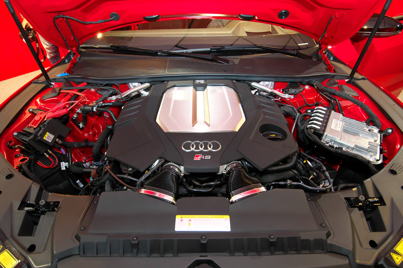 V型8気筒 4.0リッターエンジン。最高出力は600PSを発生