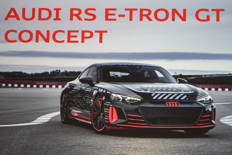 スライド紹介された、RS E-TRON GTコンセプト