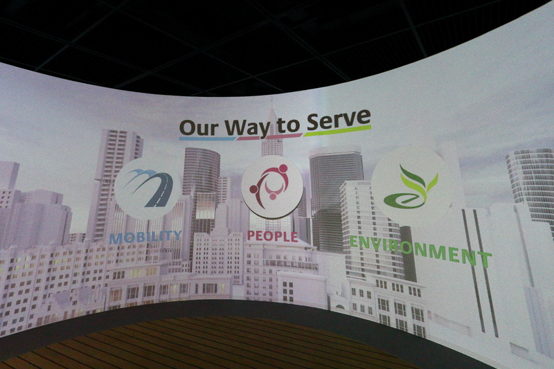 入り口でイメージムービーを観てから入場する。「Our Way to Sarve」とは「モビリティ」「一人ひとりの生活」「環境」を重要領域としたブリヂストンの新たなCSR体系の名称