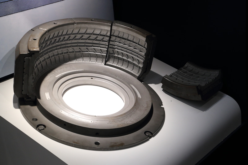 素材、製造工程、構造、さまざまな角度からタイヤを解説している