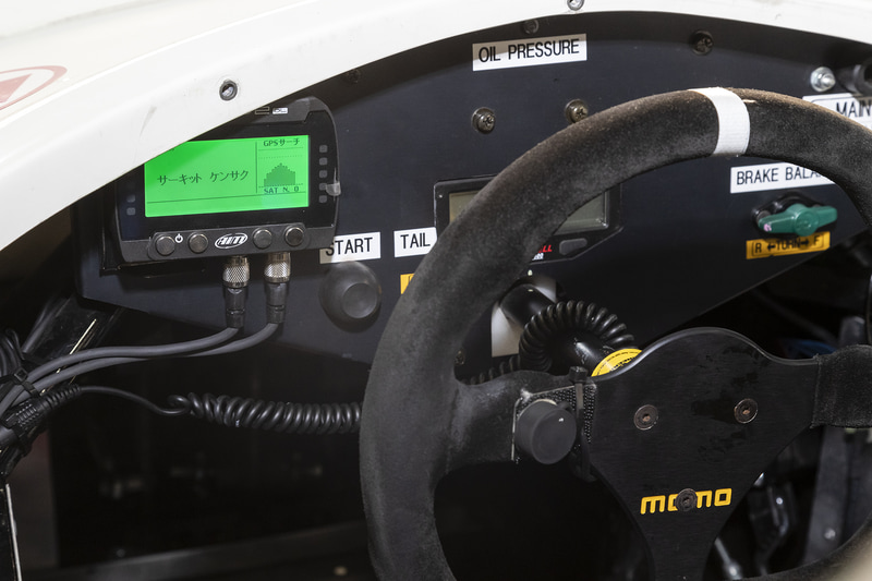 オンボード映像を録画できるカメラとラップタイマーを装着して走行。集めたデータをPCに送信することで、どのような走行をしていたのかが分かる