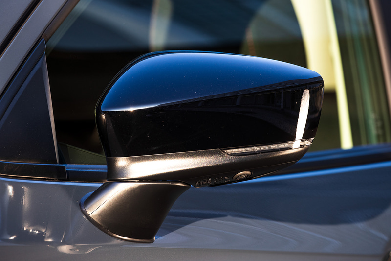 サイドミラーはブラックトーンエディションの定番であるブラック塗装
