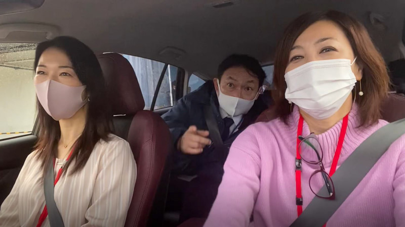 レヴォーグの開発主査を務められた五島さんに同乗していただき、袖ヶ浦フォレストレースウェイを2周する間、レヴォーグのこだわりポイントを聞かせていただきました。なんて贅沢！　プラットフォームのよさ、一新したパワートレーンがとても滑らかでパワフルなこと、静粛性や乗り心地にも注力したことなど、コーナリング中に「こういうところです」なんて実況していただけたので、プレゼンを聞くよりも実感しやすかったです