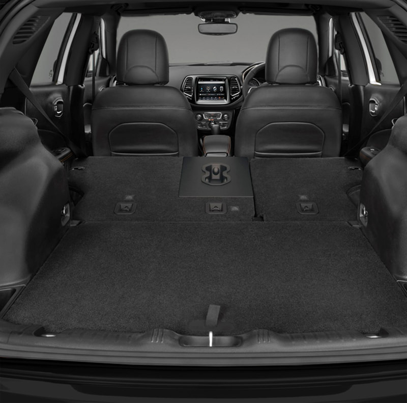 リバーシブルカーゴフロアを採用