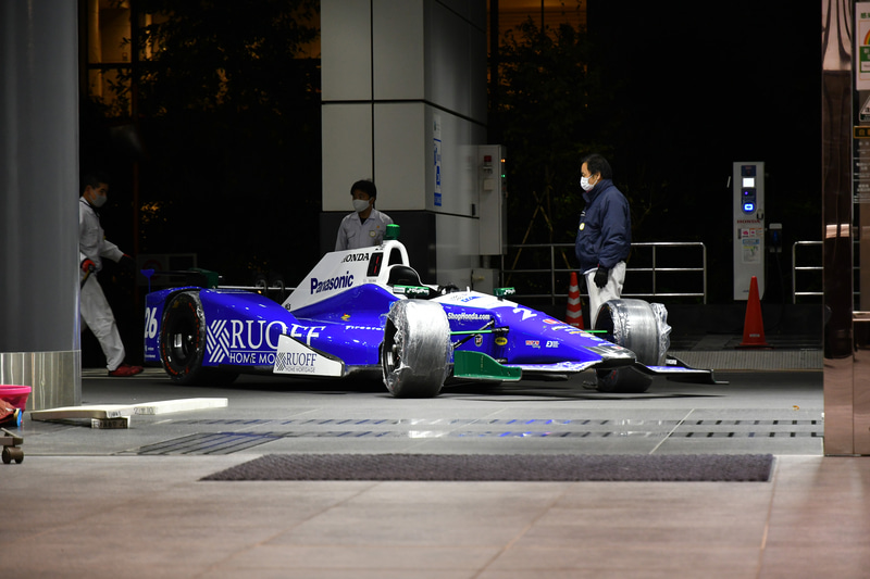 次に2017年優勝車の26号車を入れていく