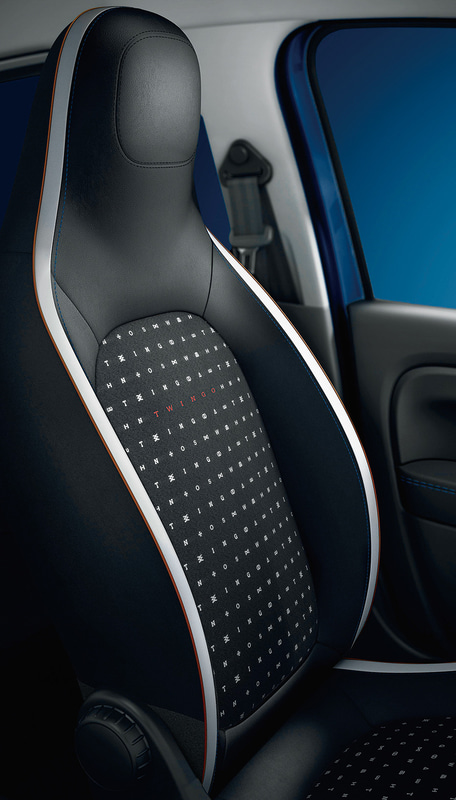 シートにはTWINGOの文字をデザインしたタイポグラフィーを採用