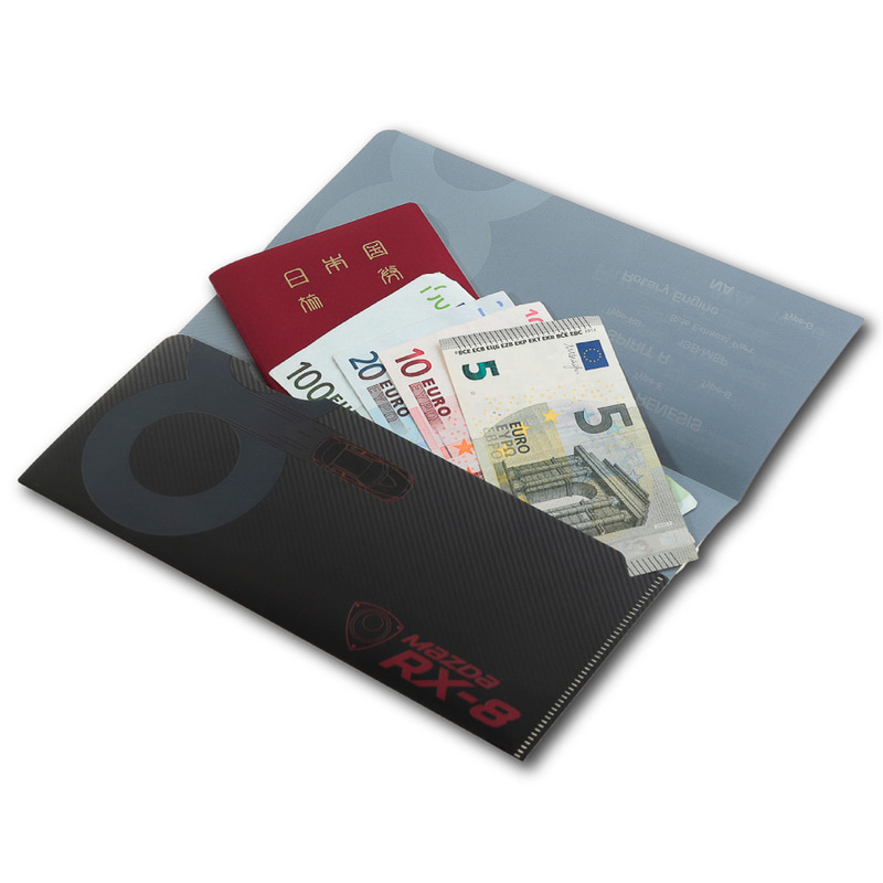 開口部が広くとられているため、マスク以外にもさまざまな物を入れられる