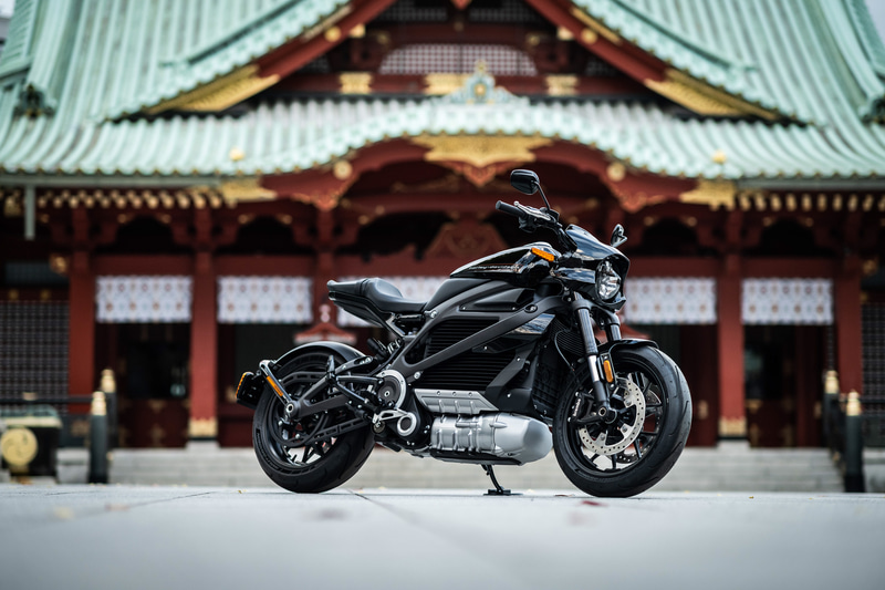 ビビッドブラック