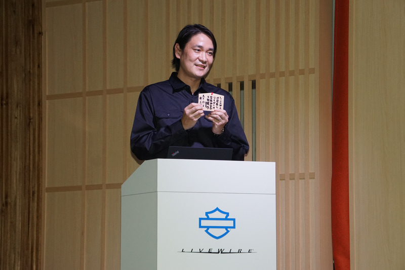 ライブワイヤーの発展とライダーの安全を祈願した絵馬を奉納