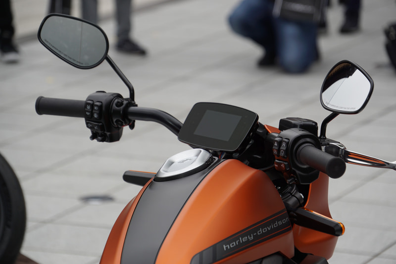 ライブワイヤー