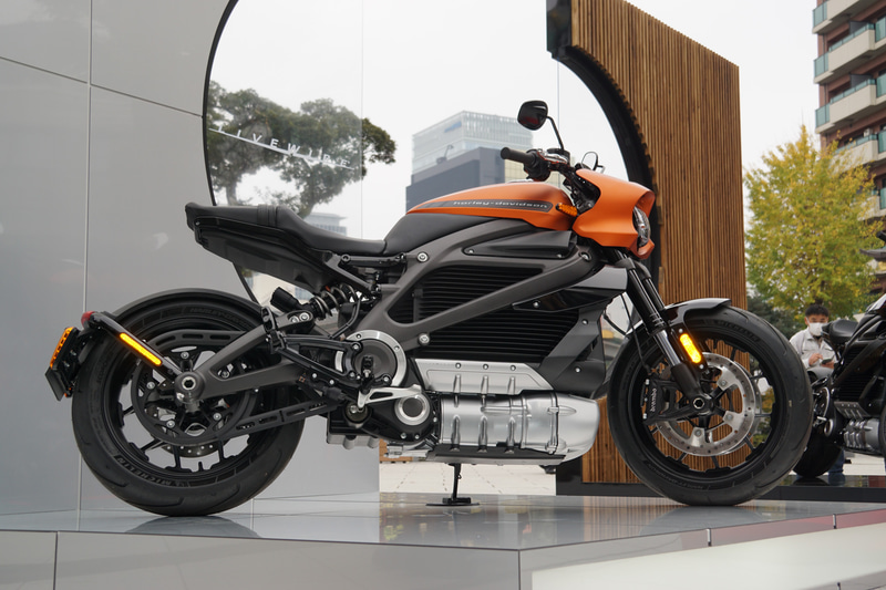 ライブワイヤー