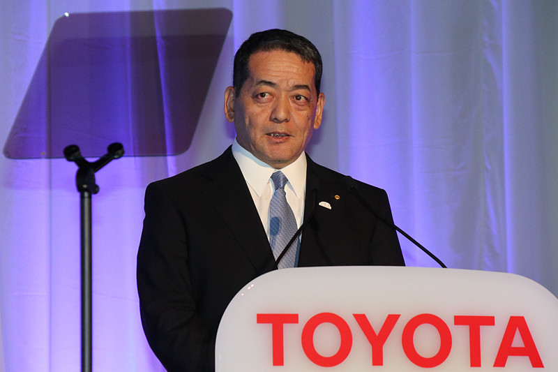 河合満氏（左）、寺師茂樹氏（中）、友山茂樹氏（右）が執行役員を退任