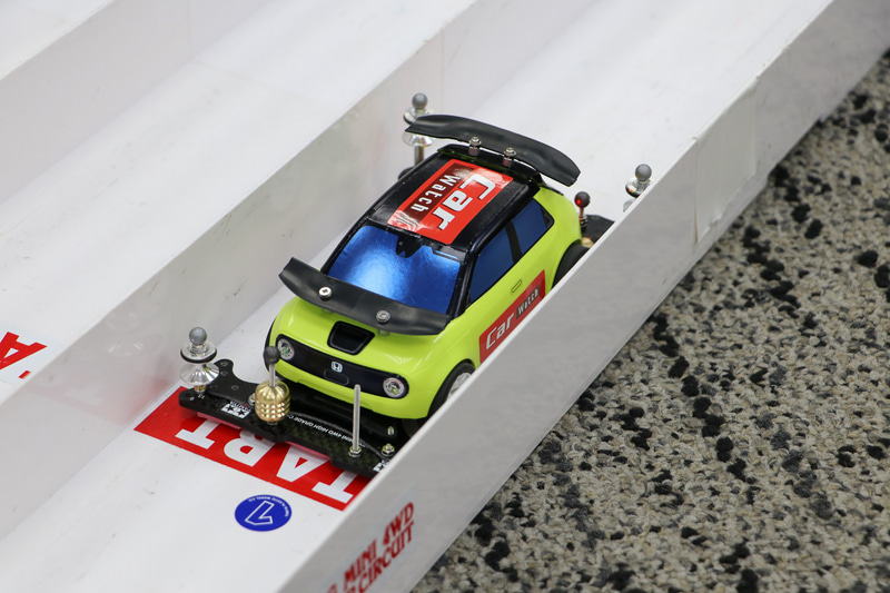 本当は2つの重りを軽いタイプに交換したかったが、時間がなかったので、片側を外すことに。軽くはなったけれど左右のバランスが崩れたことがどう影響するのか