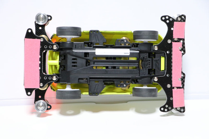 ピンク色のスポンジが勾配でブレーキの役目を果たす