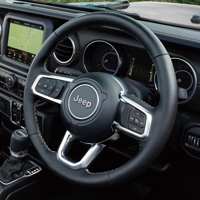 本革巻きステアリング