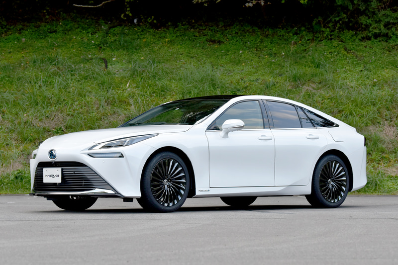 11月に公開された新型ミライのプロトタイプ車両