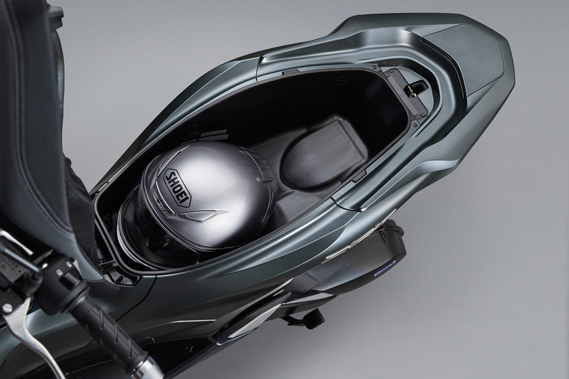 PCXとPCX160のラゲッジボックスは30Lに拡大