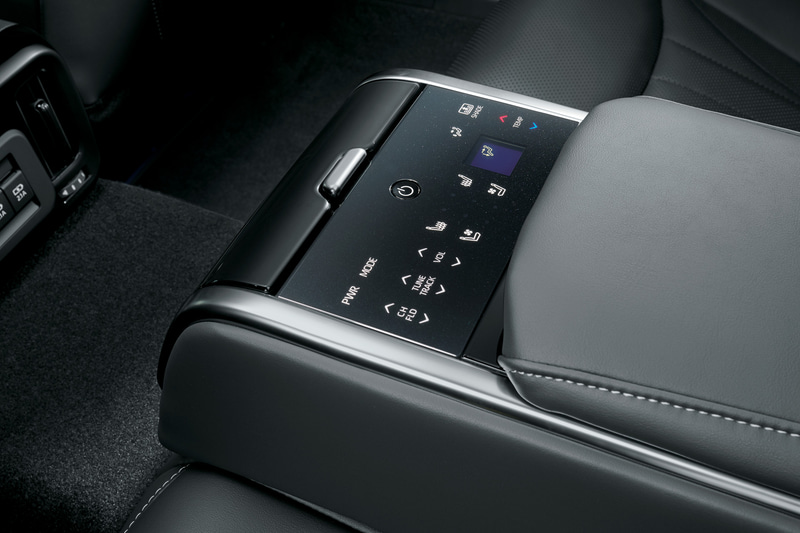 後席アームレスト