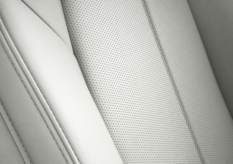 新内装カラー「ピュアホワイト」