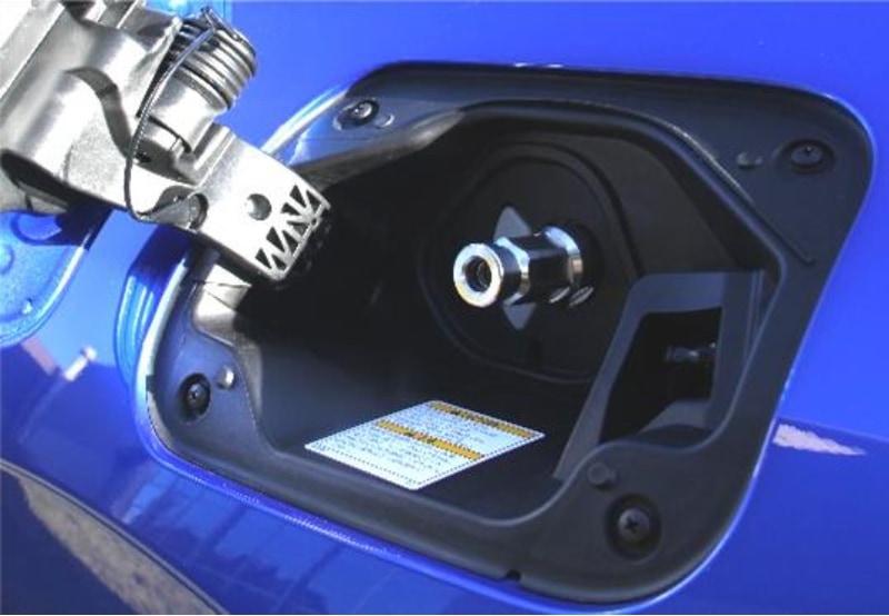 使用例の一部（新型MIRAIの水素充填口）