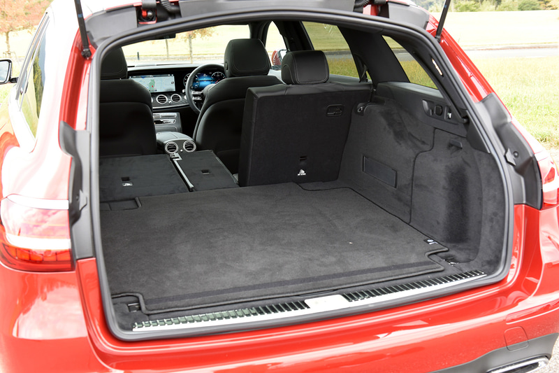 ステーションワゴンのラゲッジスペース