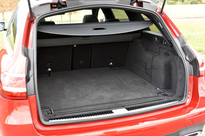 ステーションワゴンのラゲッジスペース