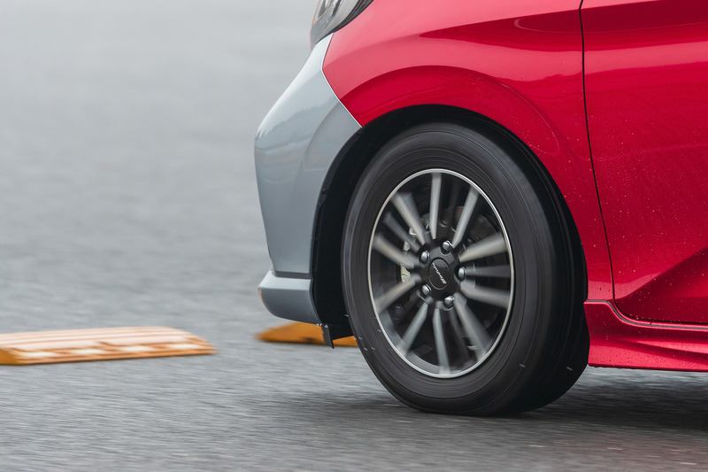 フロントバンパーのみをベースモデルに戻したフリード Modulo X