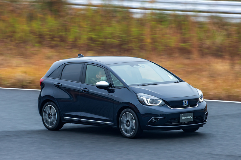 スピード上がれば上がるほどリフトする感じがするベースモデル