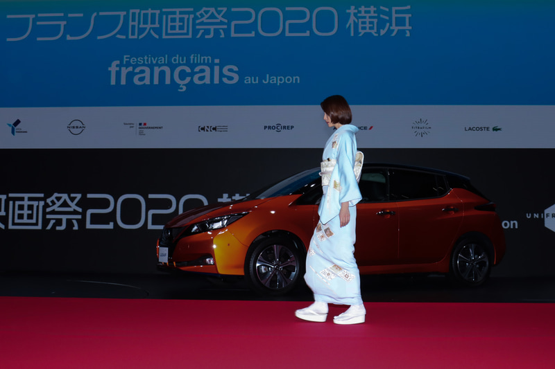 日仏の文化交流ということから米倉さんは青い着物を着用して登壇。また、フランス映画祭の開会宣言も行なった