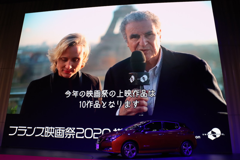 ユニフランスのセルジュ・トゥビアナ会長（画面内右）とダニエラ・エルストナー代表（画面内左）もフランスからセレモニーに参加