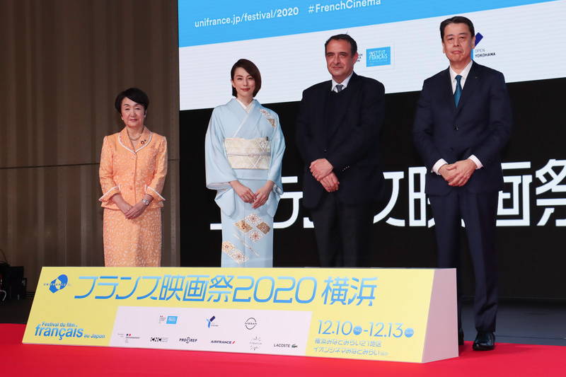 セレモニーの最後に登壇した4人によるフォトセッションが行なわれた。フランス映画祭2020 横浜の会期は12月10日～13日の4日間