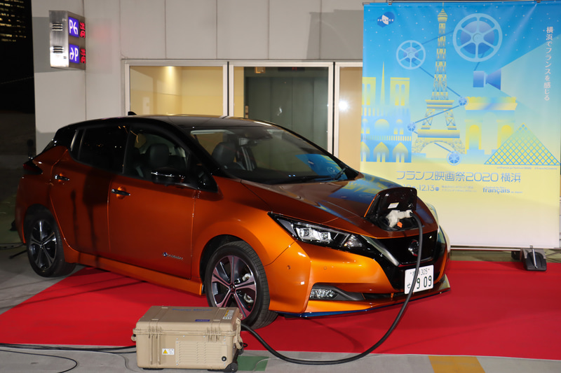 ドライブインシアターの電力はリーフから給電