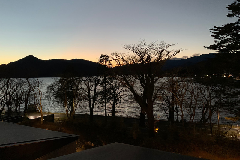 中禅寺湖の夕方と朝
