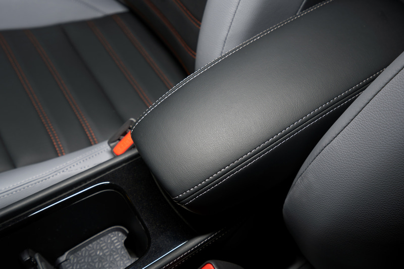 車内では8インチタッチスクリーンディスプレイなどを新採用