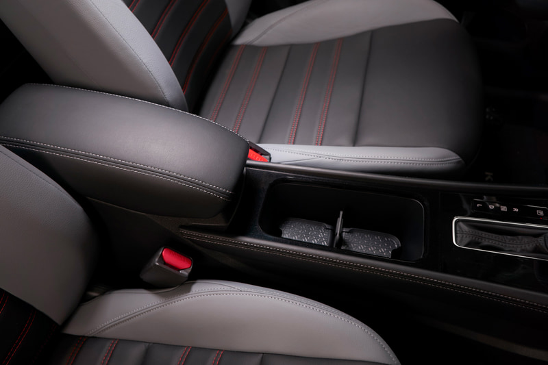 車内では8インチタッチスクリーンディスプレイなどを新採用