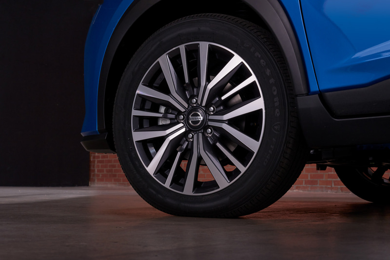 2021年モデルでは、新しいダブルVモーションフロントグリルや左右に伸びるLEDテールランプなどを採用