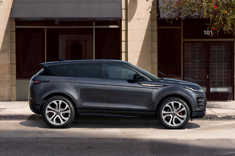 3種類のエンジンタイプ、全10機種を設定。ボディカラーは全11色から選択可能