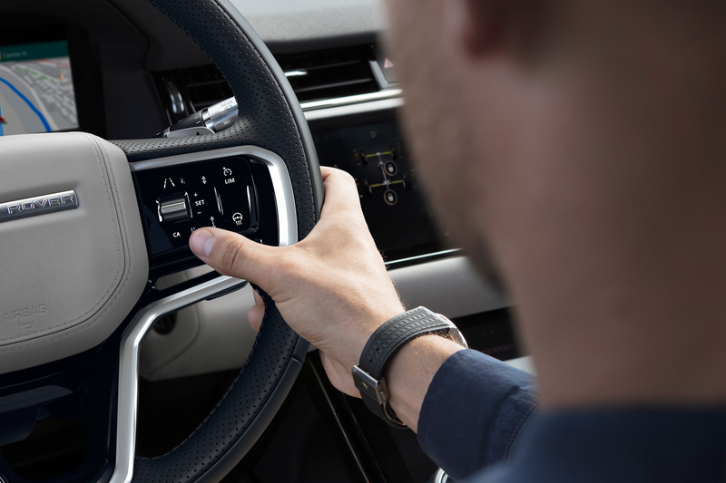 最新のインフォテインメント・システム「Pivi」「Pivi Pro」のほか、各種ドライバー支援システムも標準装備される